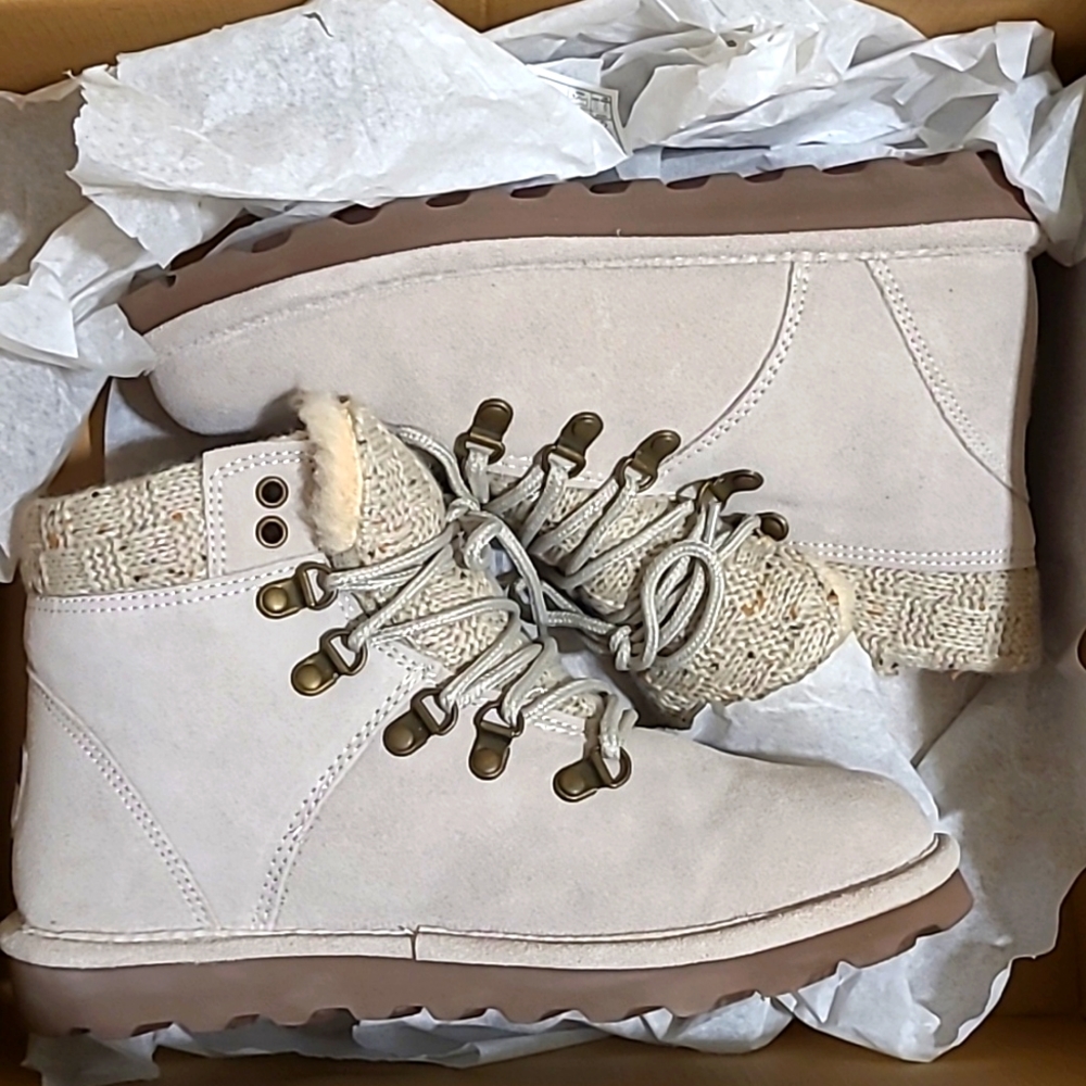 BearPaw women white size 10